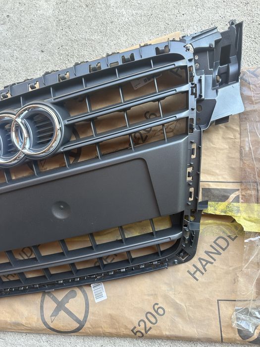 Audi A4 B8 Чисто нова Предна маска Оригинална