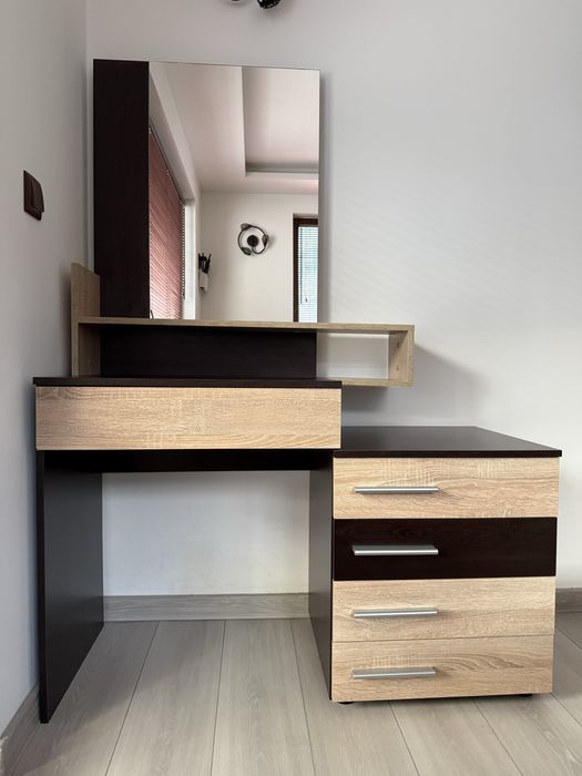 Тоалетка  с огледало