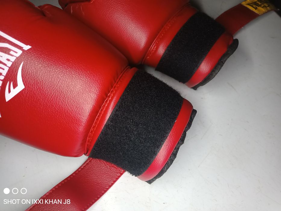 Продаю боксерские перчатки everlast