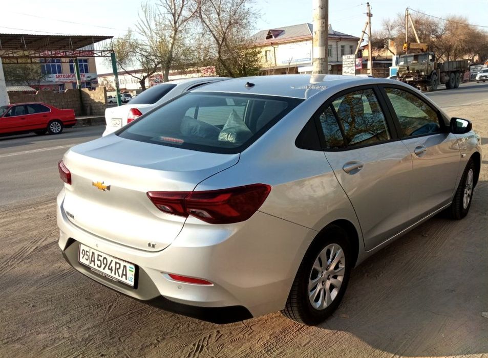 Chevrolet Onix 2024 — 2