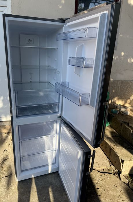 Vand Frigider Signature