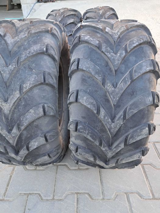 De vanzare patru anvelope atv
