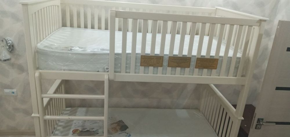 Детский кровать сделано из орехового  дерево