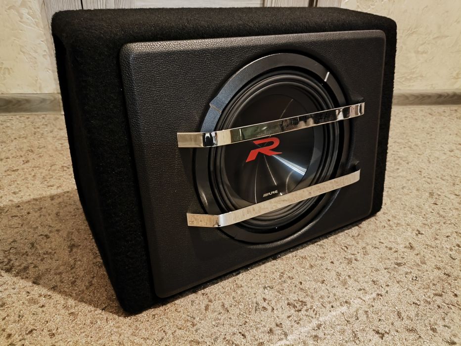 Сабвуфер Alpine R2-W10D4 новый.