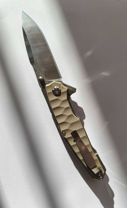 сгъваем нож, стомана D2, дръжка G10