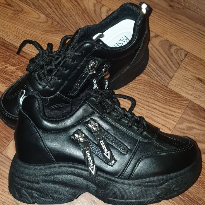 Новые кроссовки на девочек