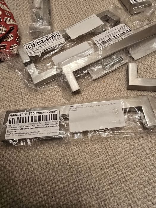 Мебелни дръжки за шкафове  – метални, L-образни, 128 мм, нови