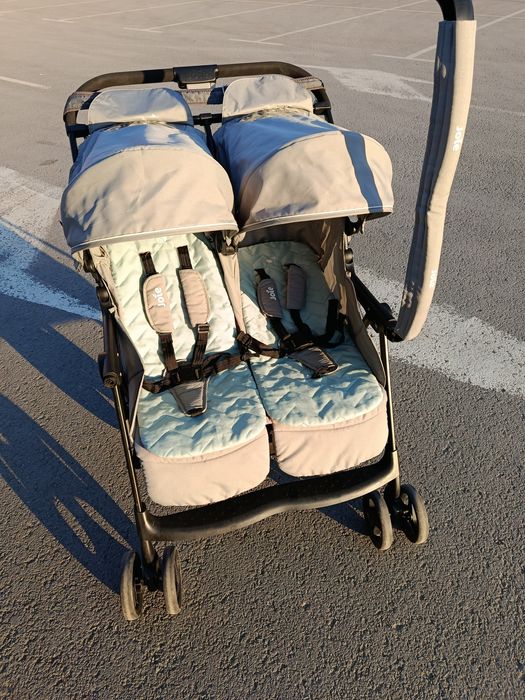 Детска количка за близнаци