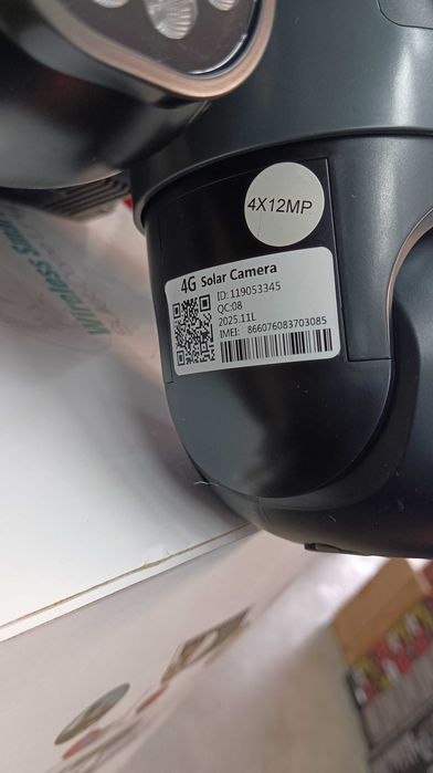 Четворна соларна безжична камера 3 въртящи се 4G 12MP работи с СИМ SIM