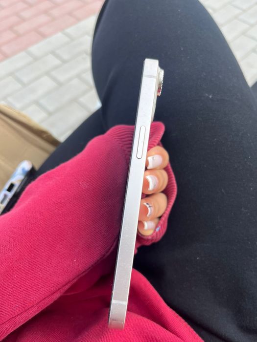 iPhone 13 в хорошем состоянии