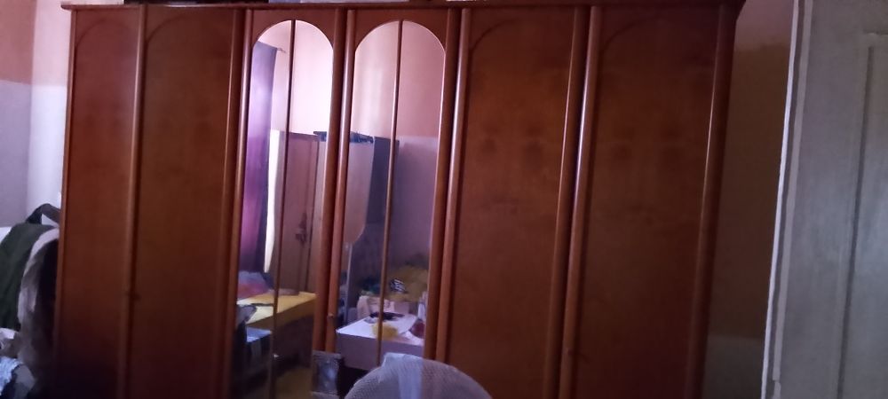 Vând mobilier cu 6 usii 3m50 cm lung