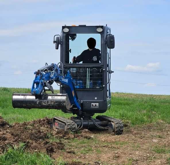 Inchiriez Mini-excavator 1.5t – Gamă completă accesorii (Picon, Sfredel, Gheară)