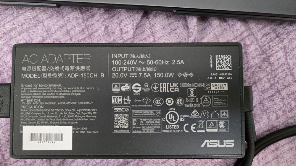 Laptop Asus Vivobook Pro 16 RTX 4060 Ryzen 9 7940HS 16GB DDR5