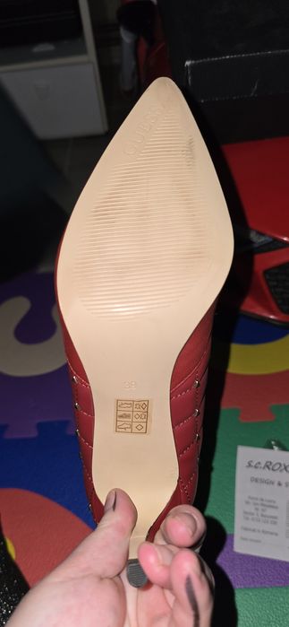 Pantofi Guess mărimea 39