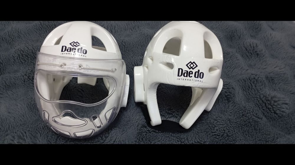 Продам два шлема ( таэквондо)