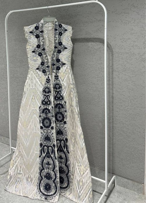 Накидка Чапан жилетка  Французским гипюром камнями 3ка Костюм белый