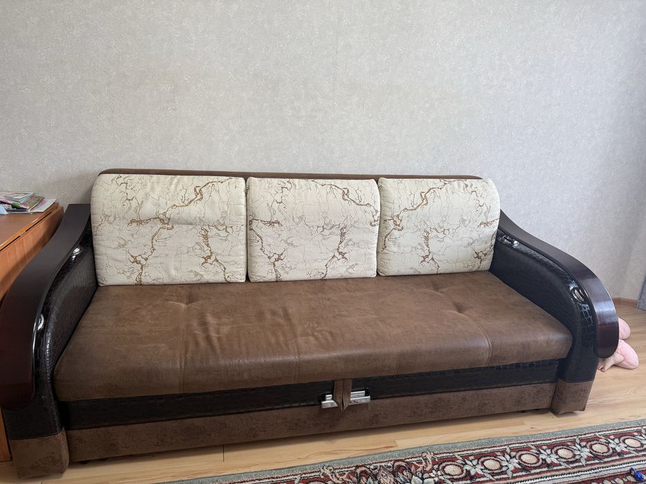 Продам диван раздвижной