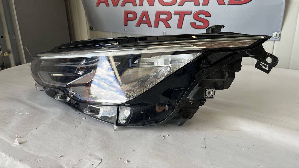 Ляв и десен фар VW Golf 8 2020-