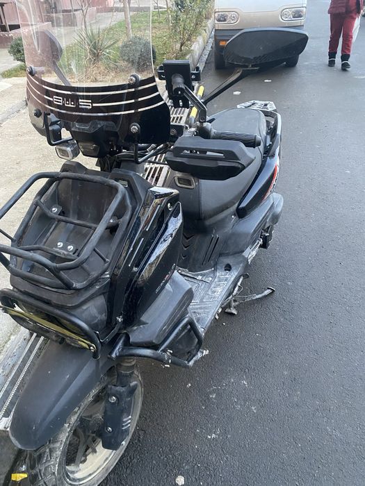 Skuter sotiladi Tank cavalo