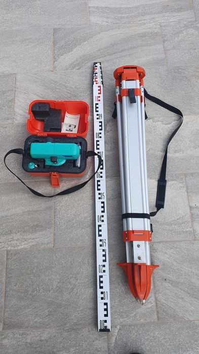 Оптичен нивелир Sokkia C330 с лата и тринога