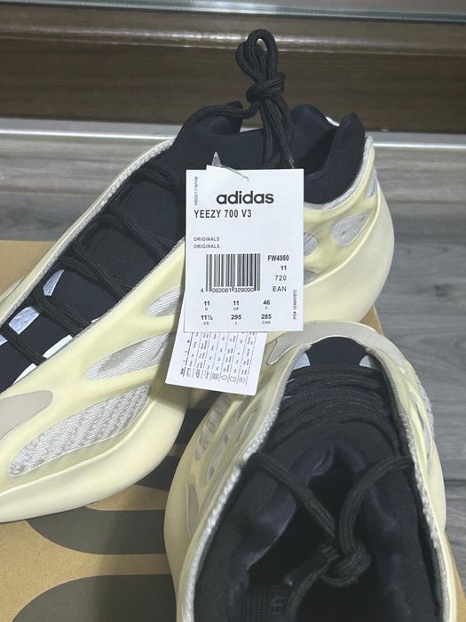 Yeezy 700 v3 azael