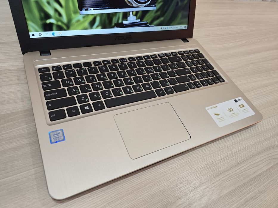 ASUS, Core i3, Ram 8Gb, SSD 256Gb, Full HD, в идеале