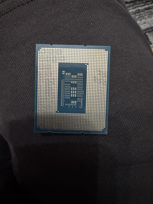 Vând procesor intel i5 12400f