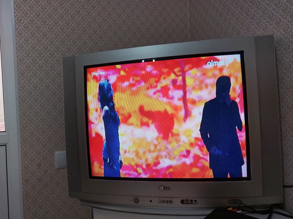 Продам большой телевизор LG