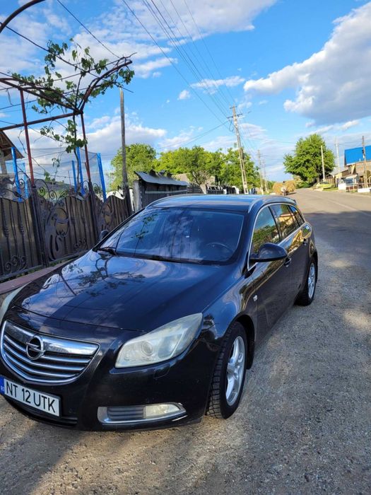 Vand sau dezmembrez opel insignia 2011
