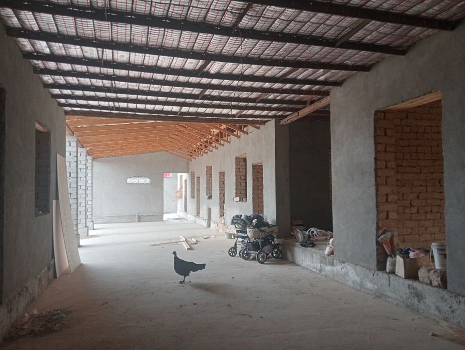 Xovli sotiladi 5.5 sotix 8 xonali