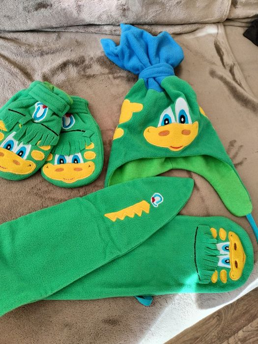 Шапка, шарф и варежки