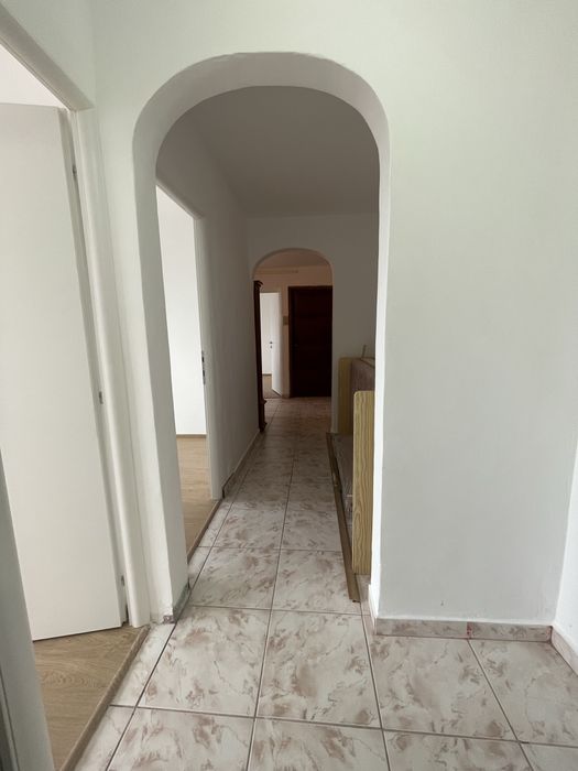 De vanzare- Apartament 3 camere, etaj 3, zona Ariesului