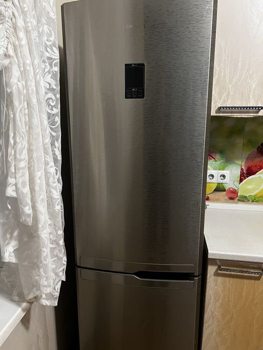 Холодильник Samsung в отлтчном состоянии