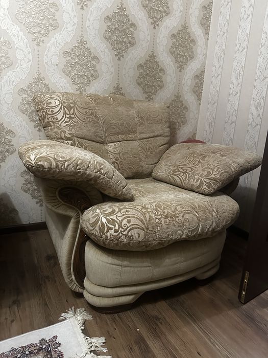 диван и два кресла