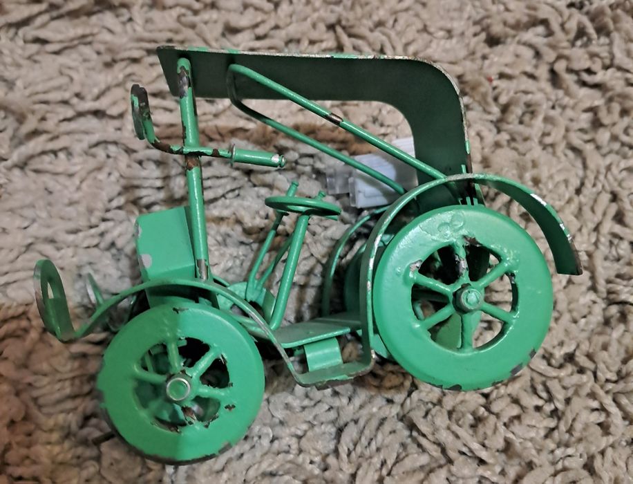 Mașinuțe metalice de colecție