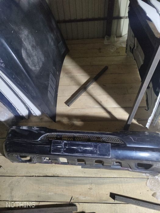 Продам бампер на МЛ 164 Мерседес