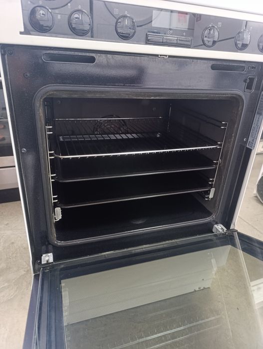 Готварска печка ELECTROLUX VOSS с индукционен плот