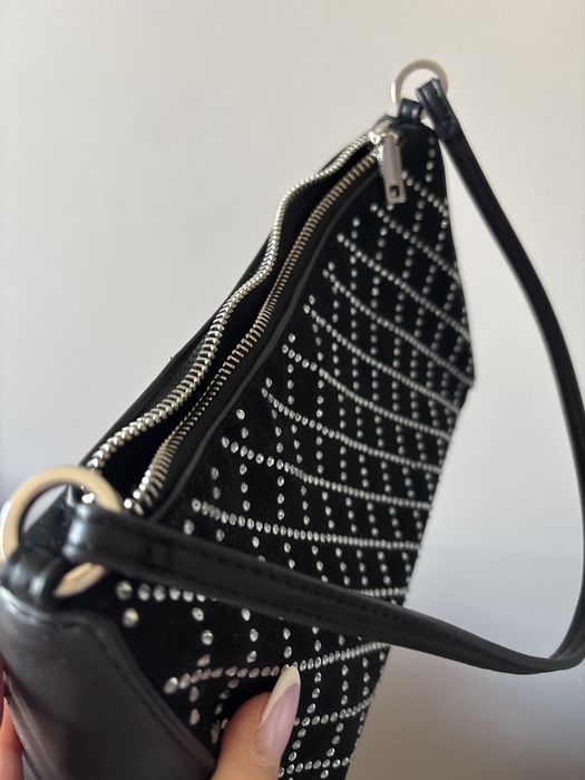 MANGO Лъскава черна чанта