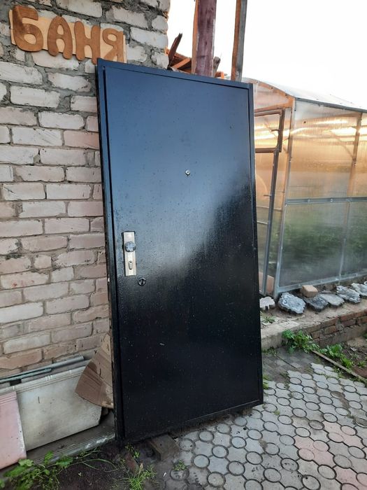 Дверь железная черная