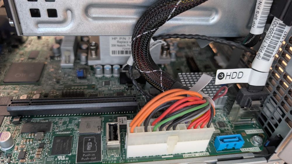 Vand HP G8 Proliant Microserver NAS/Backup/File server/etc.