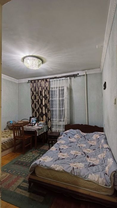 Beruni metro 3/6/9 balkon 2:6 90km2 joyi zor engi lift qoyilgan