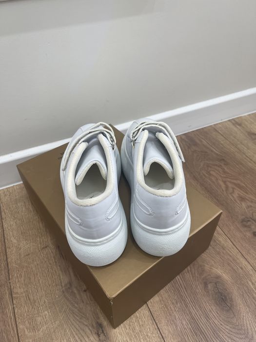 Кроссовки женские