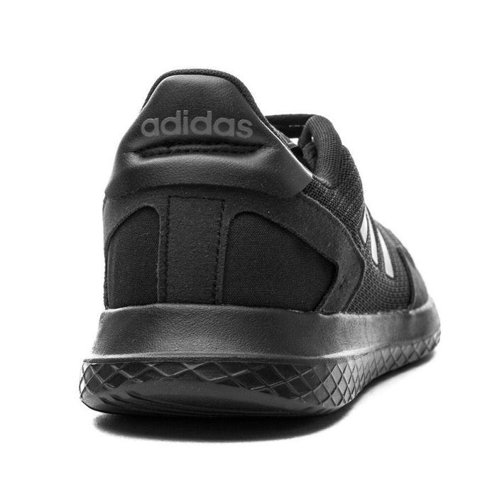 Нови маратонки, чехли и боти