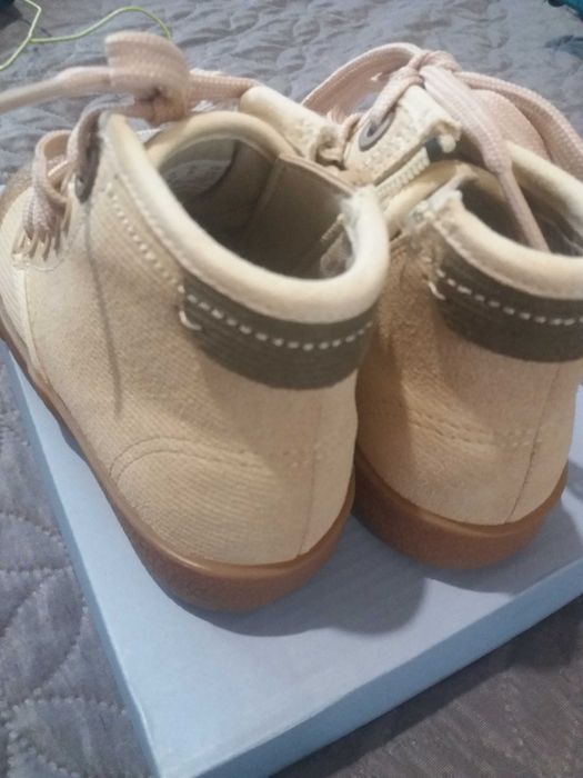 Чисто нови детски кецове Clarks!