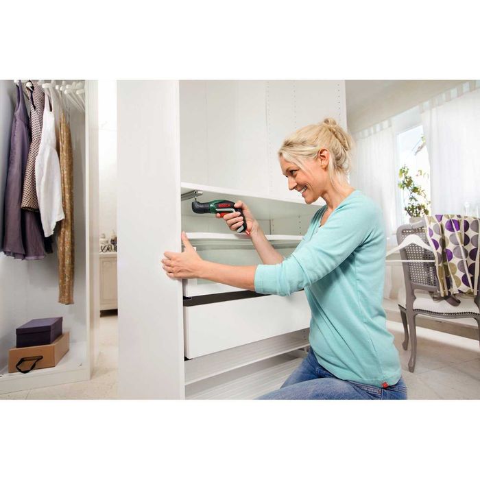 BOSCH IXO V акумулаторен винтоверт,с комплект битове и зарядно