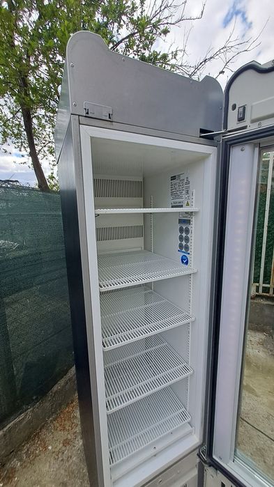 Хладилна витрина