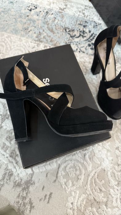 Продам туфли замшевые