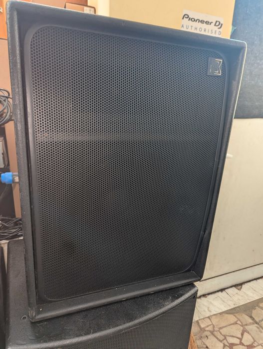 2x Martin Audio LE400B 15"/1"