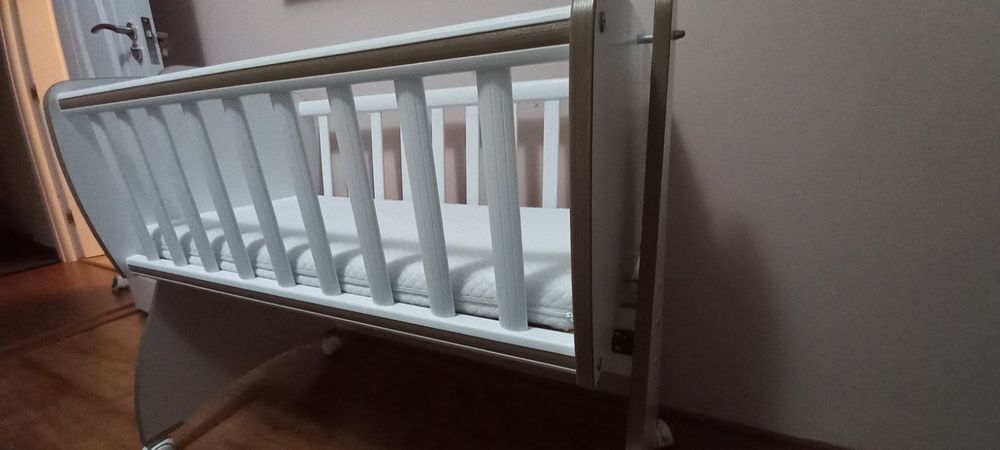 Бебешко креватче с колелца