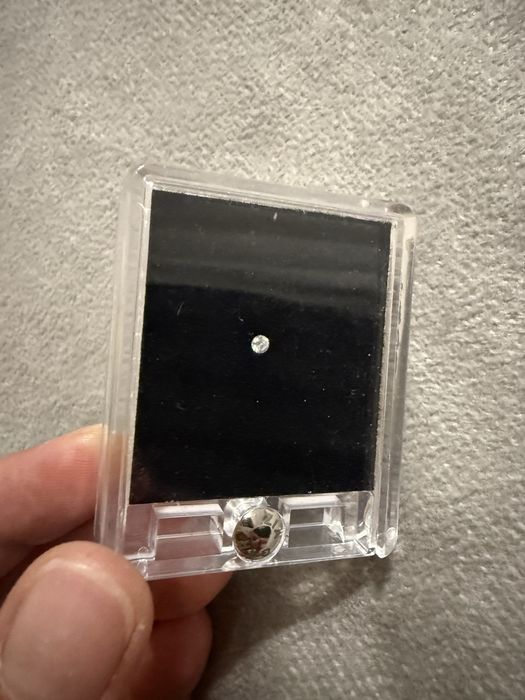 Diamant Natural Sigilat 0.07 ct, Culoare G, Claritate VVS1 (Tăietură Briliant)